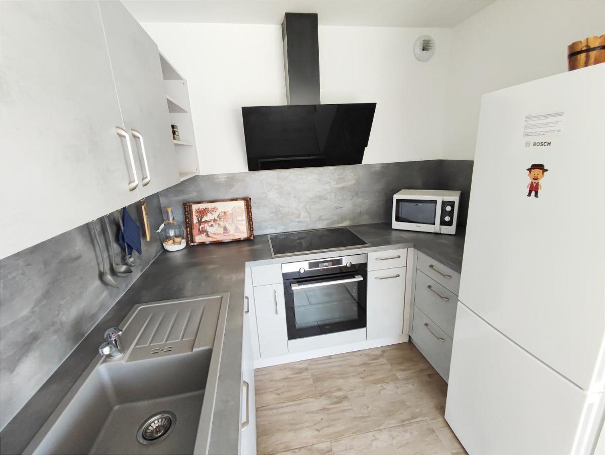 Janea Big Blue House Apartment Reichsfeld Bagian luar foto