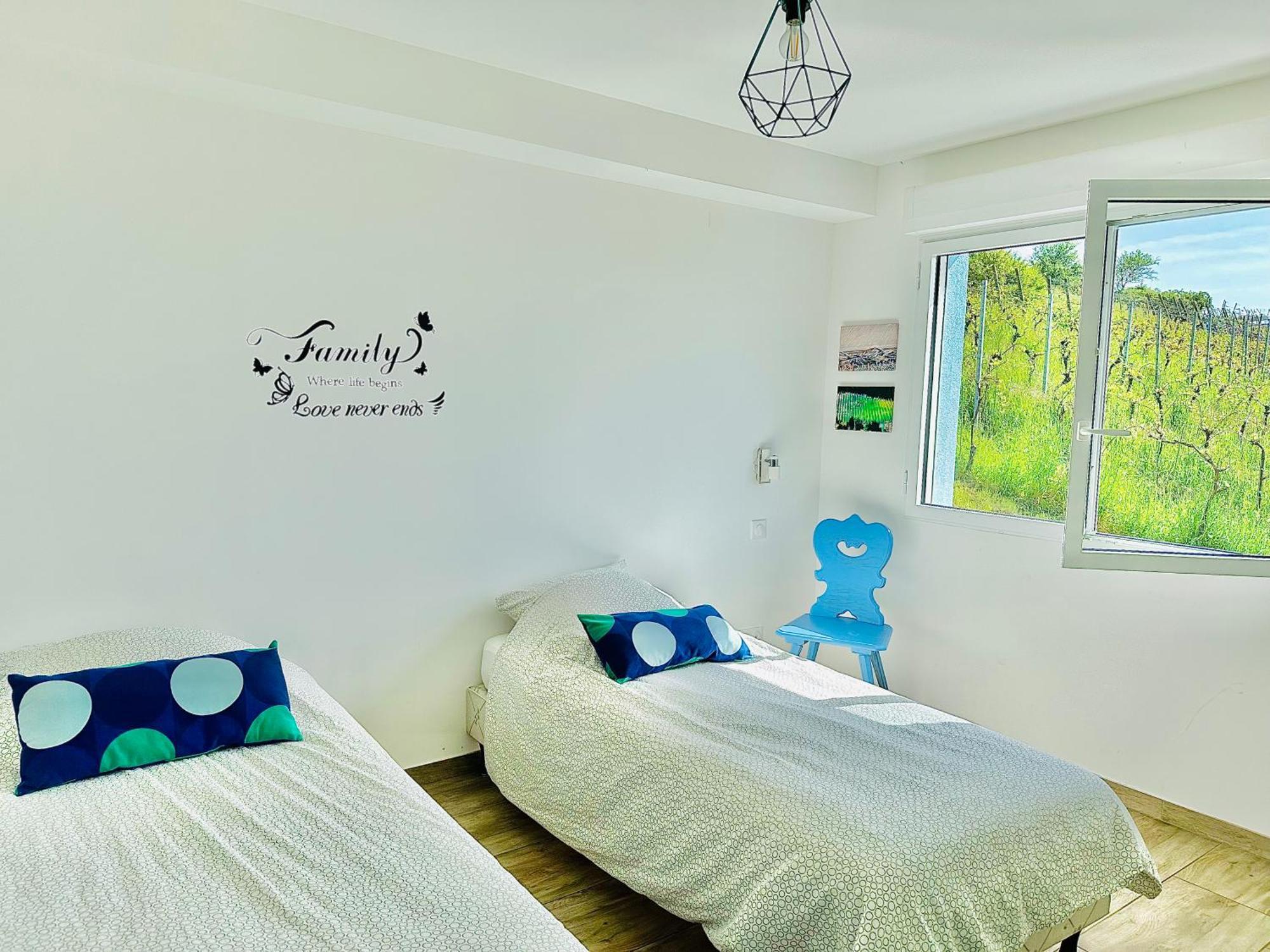 Janea Big Blue House Apartment Reichsfeld Bagian luar foto